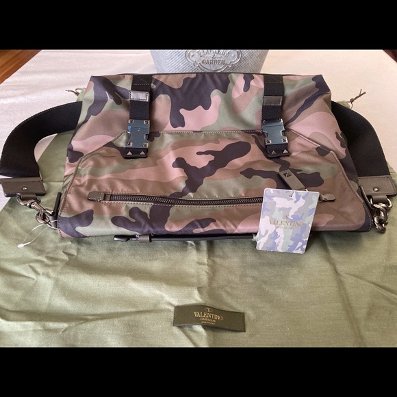 Valentino Garavani Camouflage Messenger Bag NWT - Picture 8 of 16